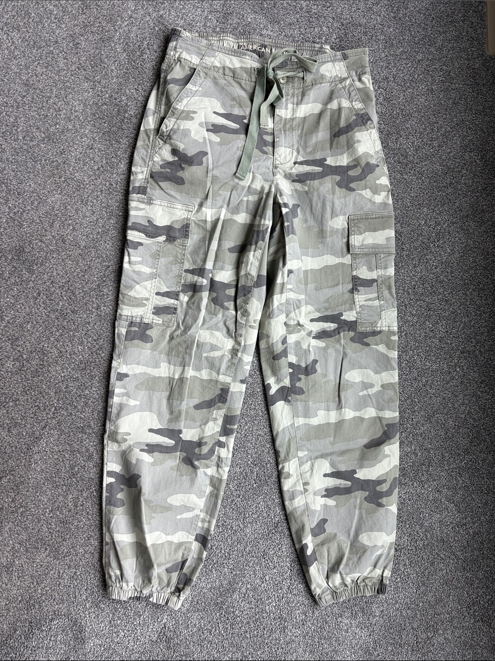 American Eagle Outfitters Women’s Gray & Green Camo Cargo Joggers Sz 6